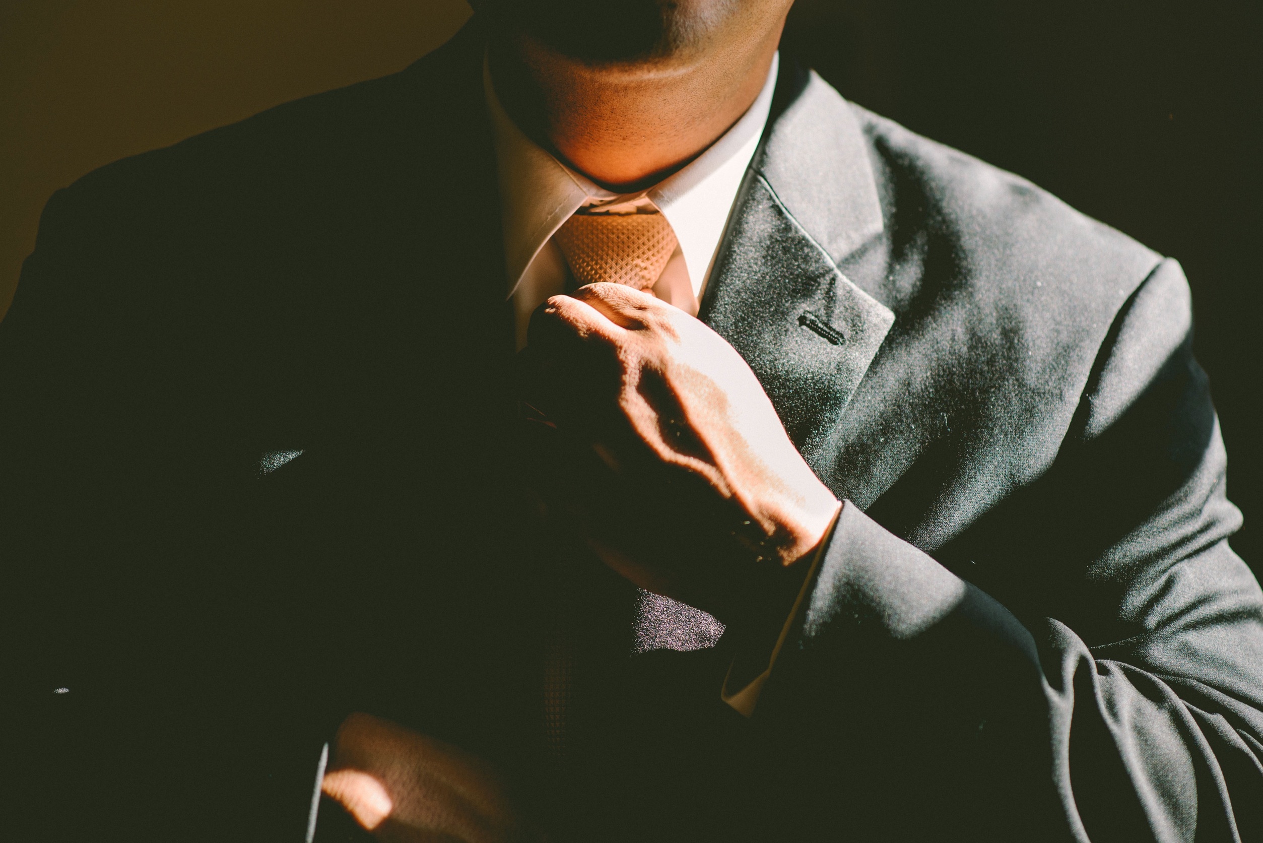 tie-690084.jpg